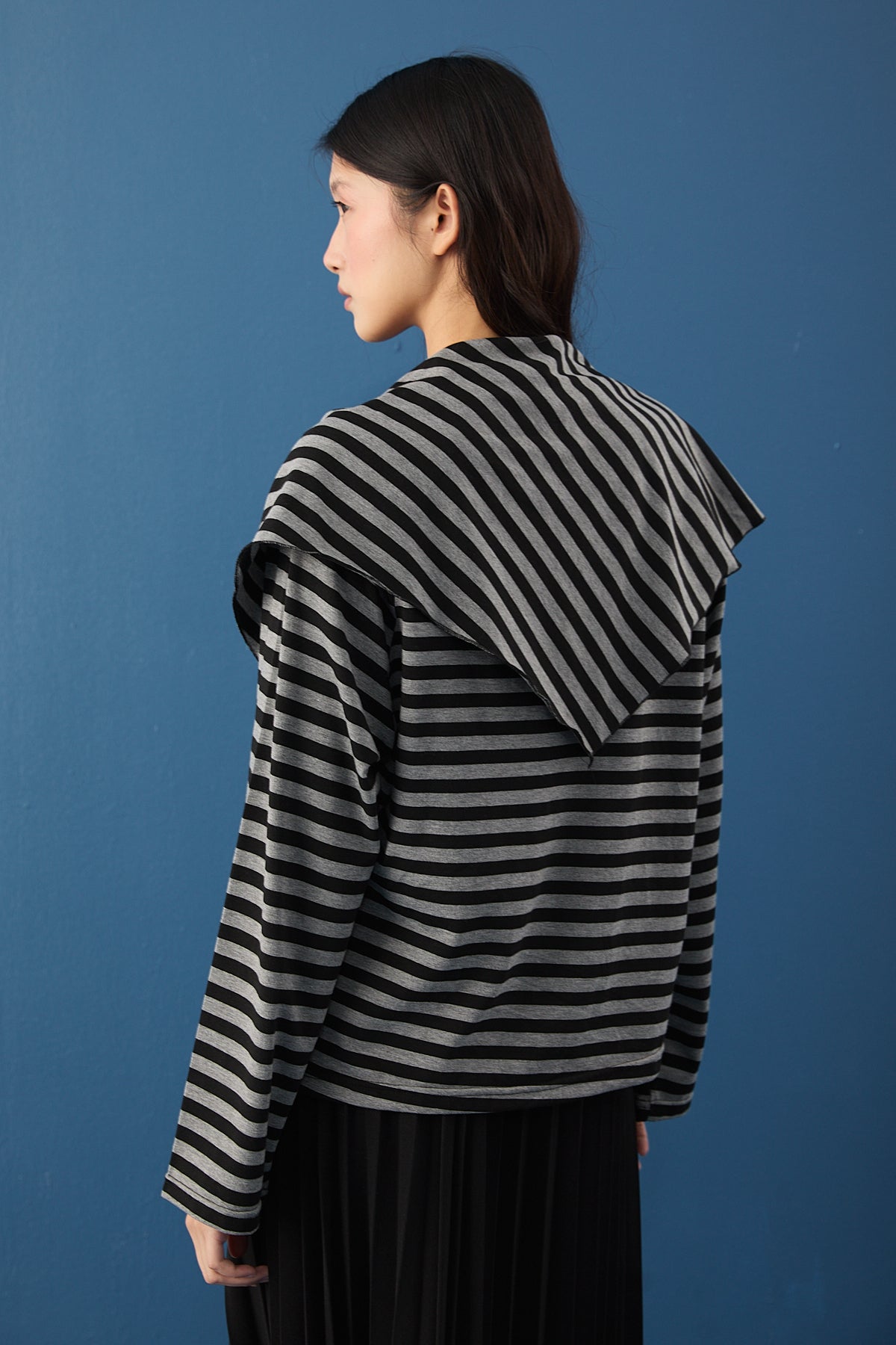 Şal Detaylı Çizgili Sweatshirt